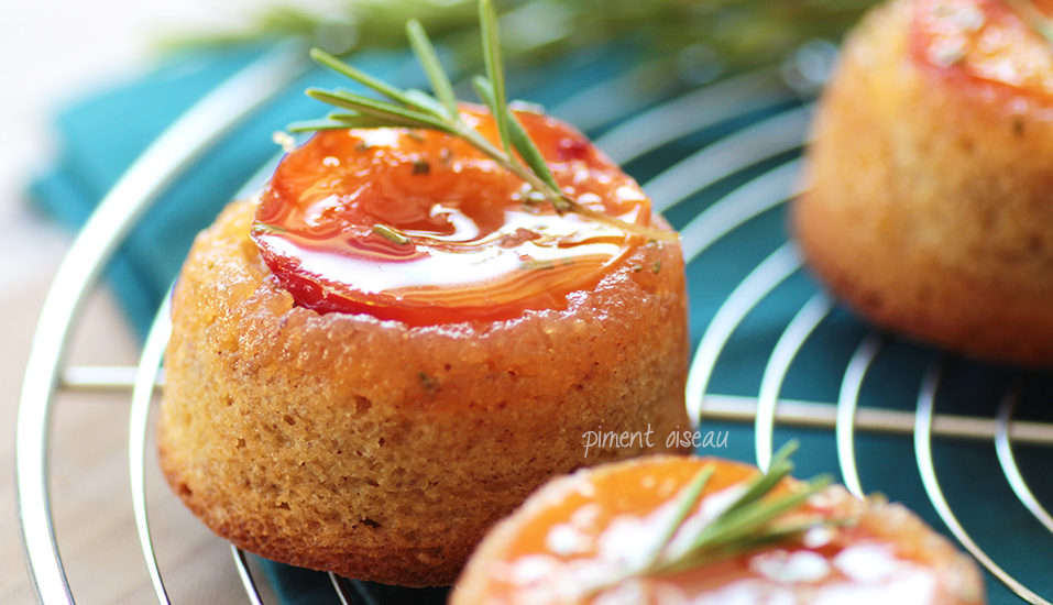 Petits Gateaux Renverses A La Nectarine Miel Et Romarin Piment Oiseau